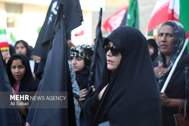 تشییع نمادین شهید جاویدالاثر ناوشکن دنا «مجتبی پور زاهدی» در بندرعباس