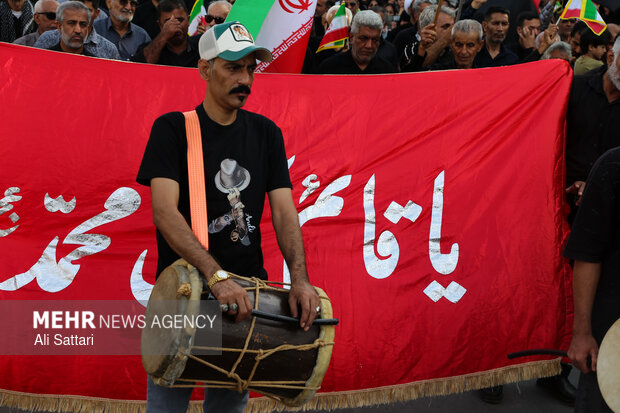 تشییع نمادین شهید جاویدالاثر ناوشکن دنا «مجتبی پور زاهدی» در بندرعباس