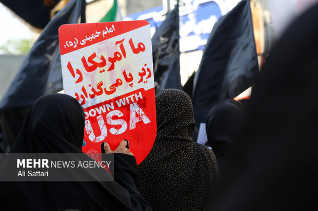تشییع نمادین شهید جاویدالاثر ناوشکن دنا «مجتبی پور زاهدی» در بندرعباس