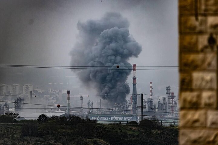 اذعان صهیونیست‌ها به آسیب دیدن تأسیسات نفتی حیفا