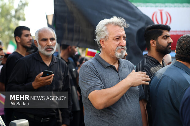 تشییع نمادین شهید جاویدالاثر ناوشکن دنا «مجتبی پور زاهدی» در بندرعباس