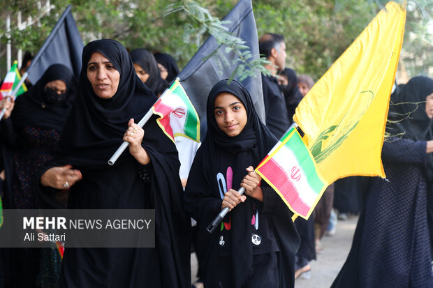تشییع نمادین شهید جاویدالاثر ناوشکن دنا «مجتبی پور زاهدی» در بندرعباس