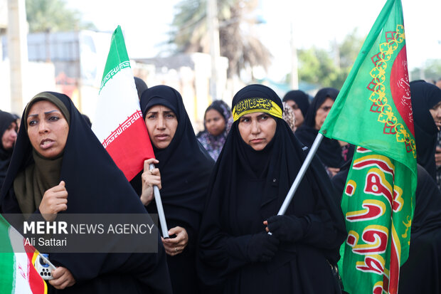 تشییع نمادین شهید جاویدالاثر ناوشکن دنا «مجتبی پور زاهدی» در بندرعباس