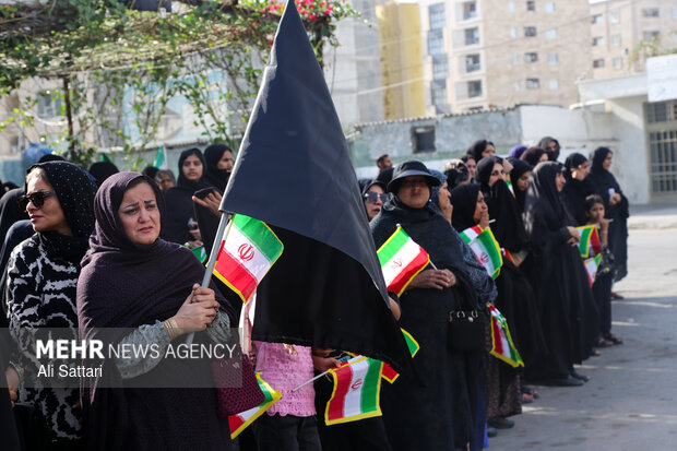 تشییع نمادین شهید جاویدالاثر ناوشکن دنا «مجتبی پور زاهدی» در بندرعباس