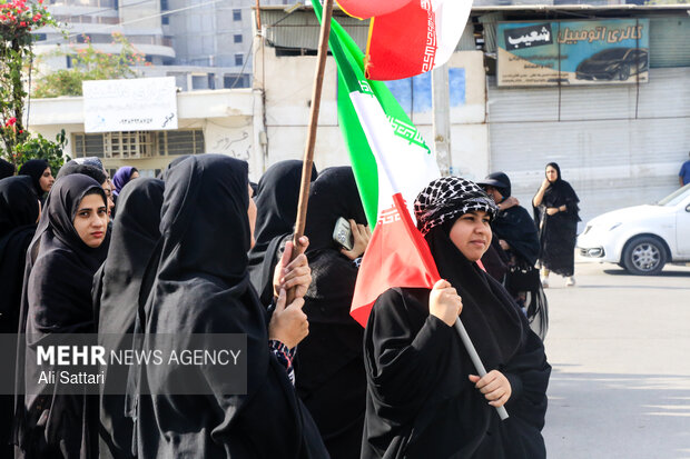 تشییع نمادین شهید جاویدالاثر ناوشکن دنا «مجتبی پور زاهدی» در بندرعباس