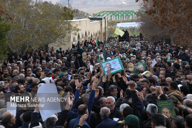 خاکسپاری سرلشکر شهید«غلامرضا سلیمانی» در فارسان
