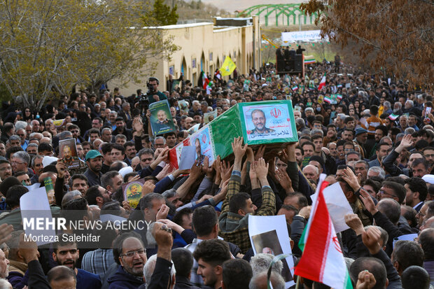 خاکسپاری سرلشکر شهید«غلامرضا سلیمانی» در فارسان