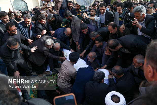 خاکسپاری سرلشکر شهید«غلامرضا سلیمانی» در فارسان