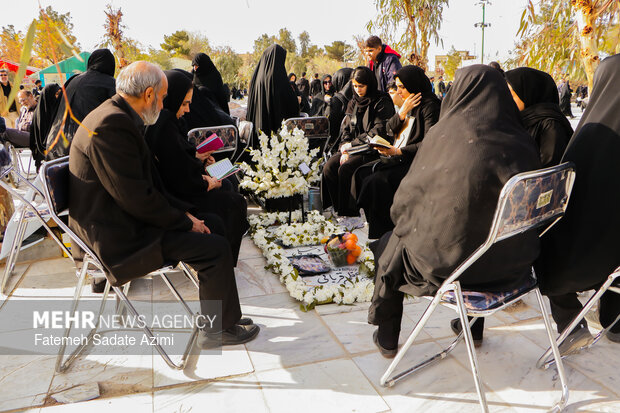 زیارت اهل قبور پنجشنبه آخر سال در قم