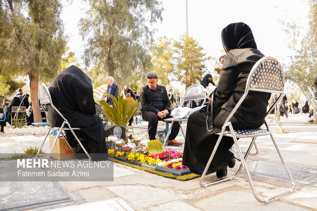 زیارت اهل قبور پنجشنبه آخر سال در قم