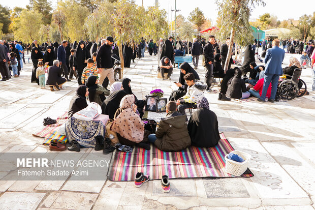 زیارت اهل قبور پنجشنبه آخر سال در قم