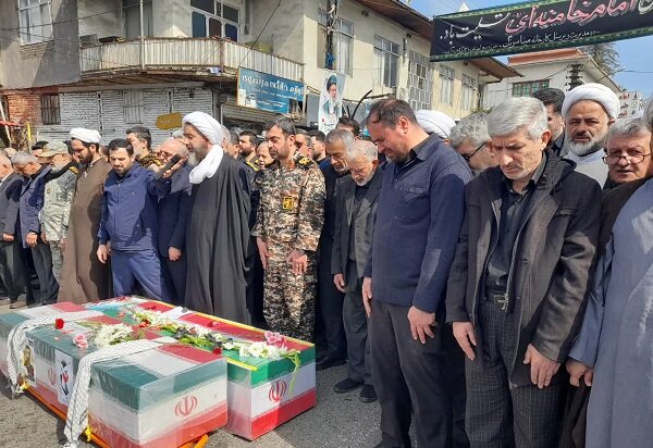پیکر ۲ شهید جنگ رمضان در رودسر تشییع شد پیکر ۲ شهید جنگ رمضان در رودسر تشییع شد