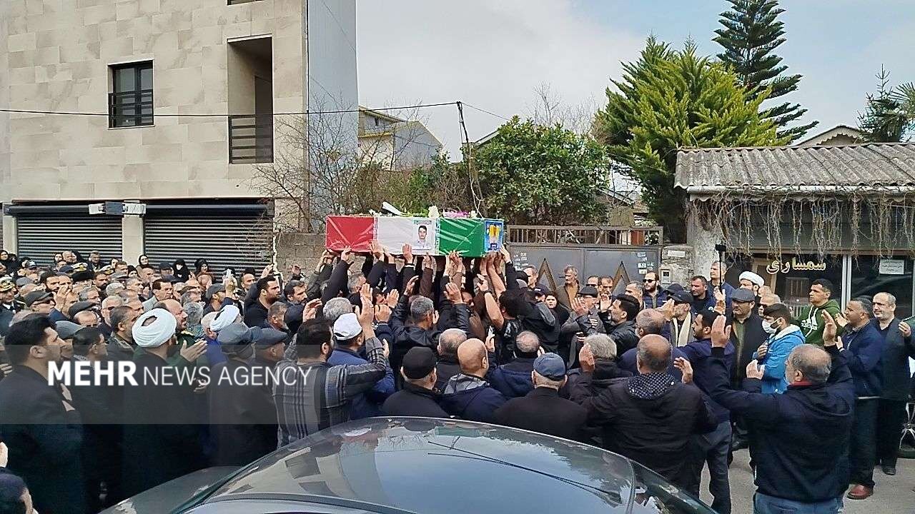 آئین تشییع شهید ناوشکن دنا «پیام اجدادی» در آستانه اشرفیه آئین تشییع شهید ناوشکن دنا «پیام اجدادی» در آستانه اشرفیه