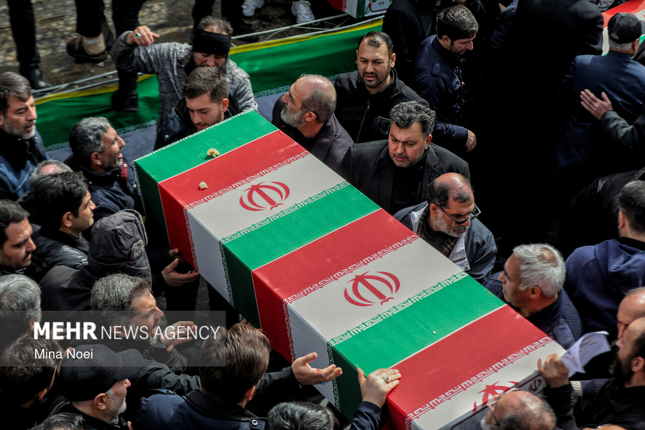 گزارش میدانی خبرنگار مهر از تشییع پیکر شهید ناو شکن دنا در لاهیجان گزارش میدانی خبرنگار مهر از تشییع پیکر شهید ناو شکن دنا در لاهیجان