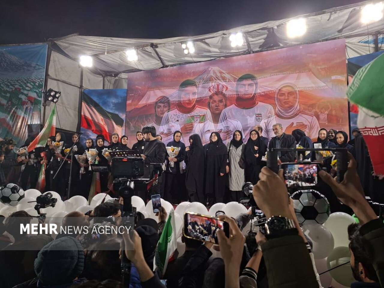 استقبال با شکوه از تیم ملی فوتبال زنان/ دختران «وطن» در آغوش «ملت»