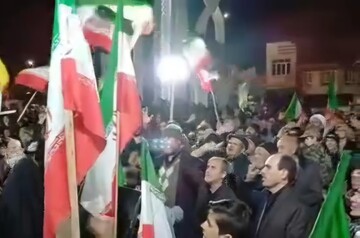 تجمع شبانه مردم بناب برای بیعت با رهبری