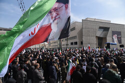 صاحبقرانی: ملت «امام حسین ایرانی» میدان را خالی نمی‌کند