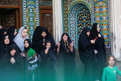 حال و هوای حرم بانوی کرامت در شب میلاد حضرت