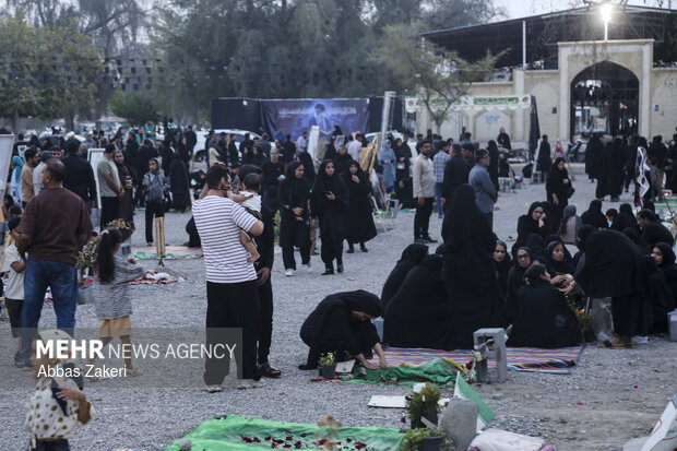 آخرین پنجشنبه سال در کنار شهدای دانش آموز میناب