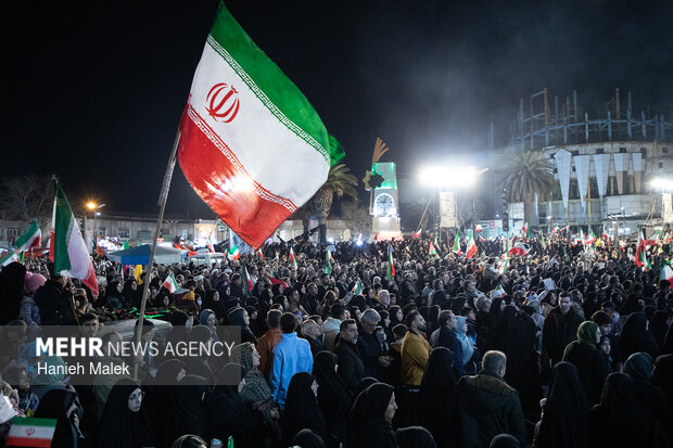 وداع مردم گرگان با پیکر شهدای ناو دنا