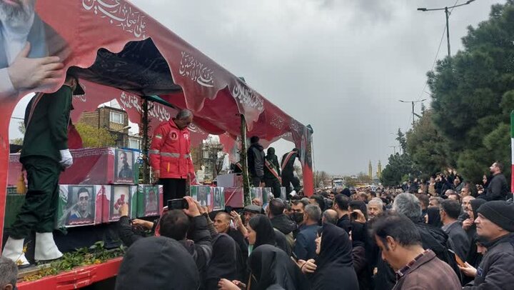 تصاویری از تشییع پیکر ۱۳ شهید دورود