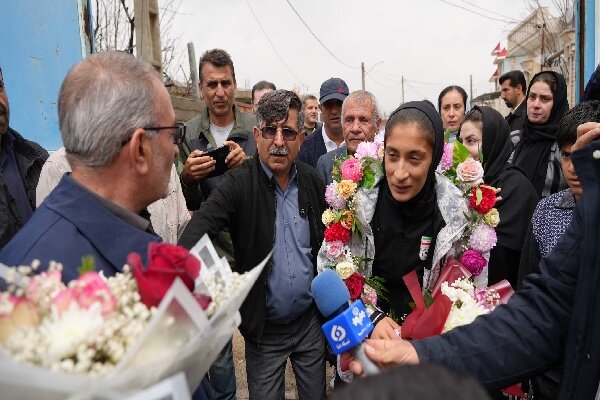 بازیکنان تیم ملی فوتبال بانوان مشت محکمی به رئیس جمهور آمریکا زدند