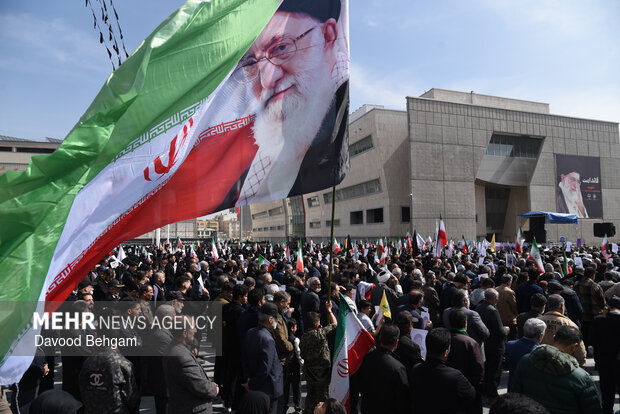 صاحبقرانی: ملت «امام حسین ایرانی» میدان را خالی نمی‌کند