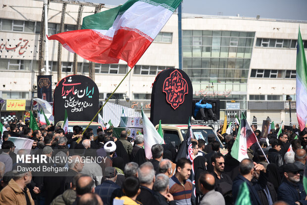 تشییع پیکر مطهر ۸ شهید ناو دنا در مشهد