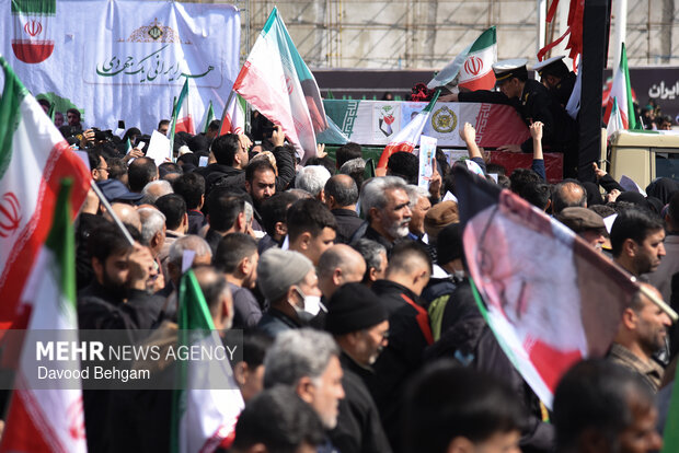 تشییع پیکر مطهر ۸ شهید ناو دنا در مشهد