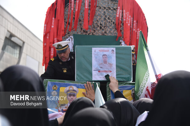 تشییع پیکر مطهر ۸ شهید ناو دنا در مشهد