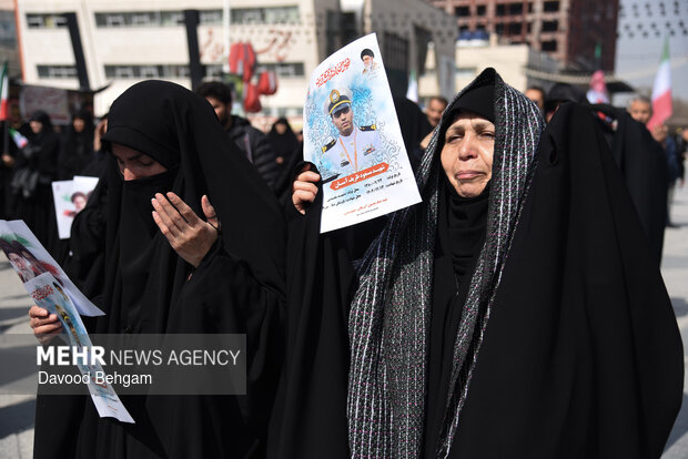 تشییع پیکر مطهر ۸ شهید ناو دنا در مشهد