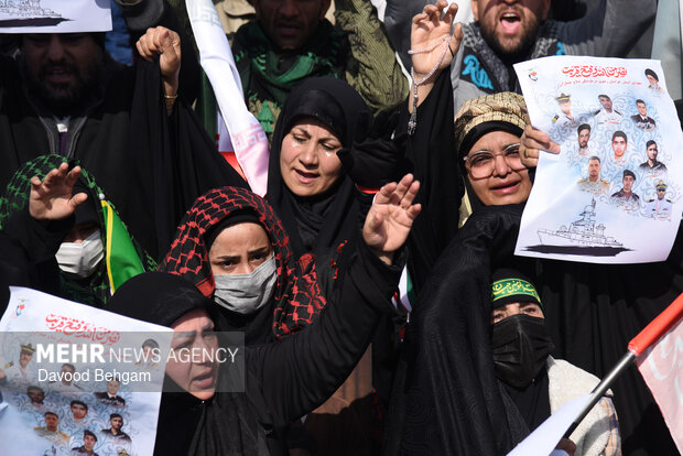 تشییع پیکر مطهر ۸ شهید ناو دنا در مشهد