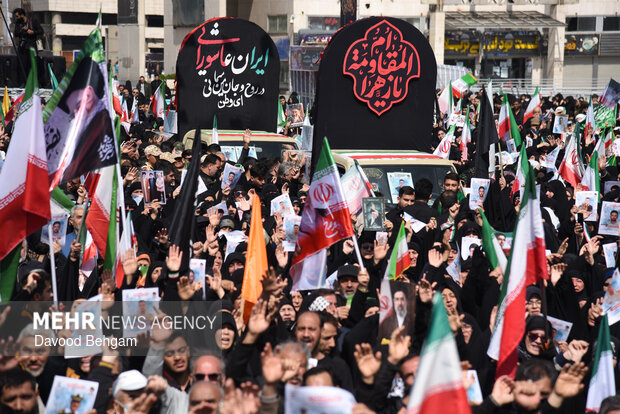 تشییع پیکر مطهر ۸ شهید ناو دنا در مشهد