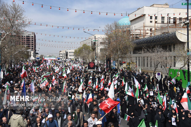 تشییع پیکر مطهر ۸ شهید ناو دنا در مشهد