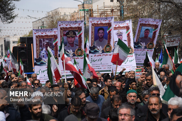 تشییع پیکر مطهر ۸ شهید ناو دنا در مشهد