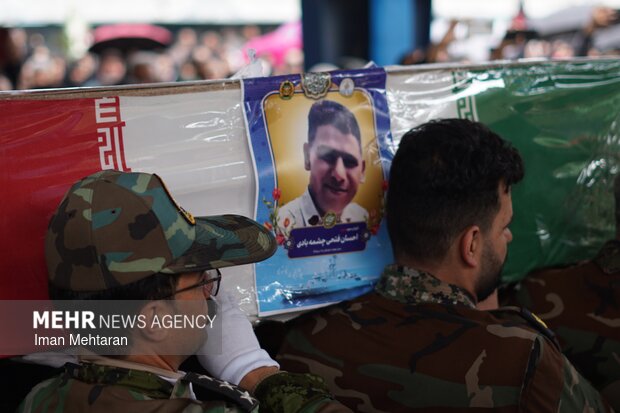 تشییع باشکوه شهدای ناو دنا در کرمانشاه 1