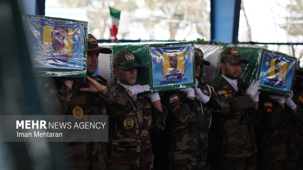 تشییع باشکوه شهدای ناو دنا در کرمانشاه 1