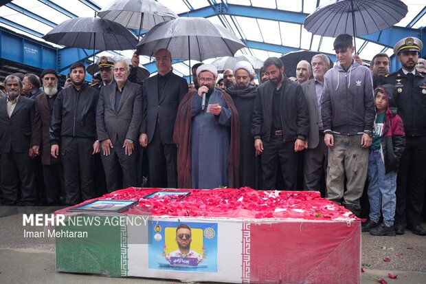 تشییع باشکوه شهدای ناو دنا در کرمانشاه 1