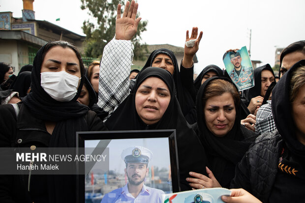 تشییع پیکر شهدای ناو دنا در گرگان