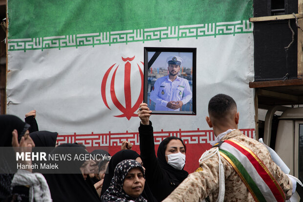 تشییع پیکر شهدای ناو دنا در گرگان