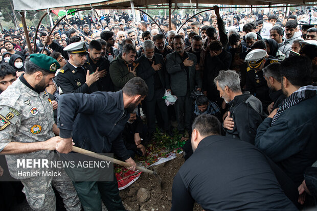 تشییع پیکر شهدای ناو دنا در گرگان