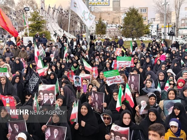 استقبال باشکوه مردم قروه از مخدومی؛ بانوی فوتبالیستی که به وطن بازگشت