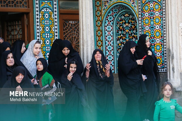 حال و هوای حرم بانوی کرامت در شب میلاد حضرت