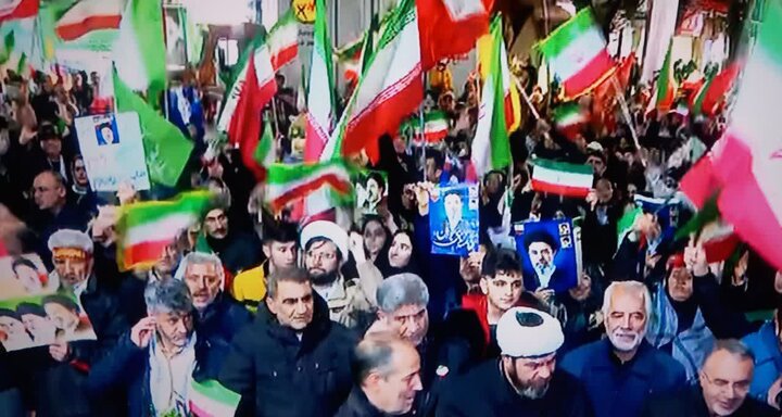 بیعت مردم ارومیه با مقام معظم رهبری موقع تحویل سال نو
