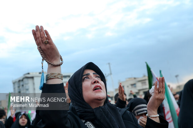 لحظه تحویل سال در میدان انقلاب اسلامی تهران