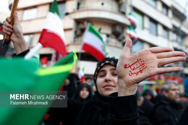 لحظه تحویل سال در میدان انقلاب اسلامی تهران