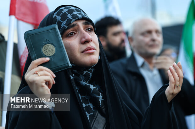 لحظه تحویل سال در میدان انقلاب اسلامی تهران
