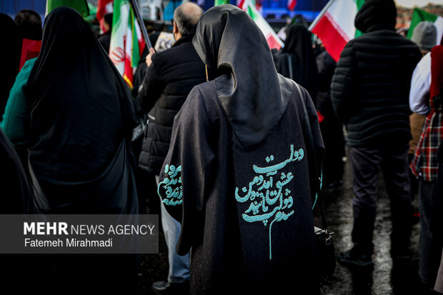 لحظه تحویل سال در میدان انقلاب اسلامی تهران