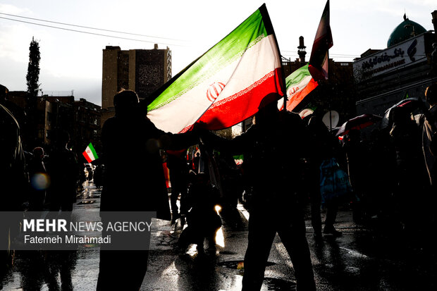 لحظه تحویل سال در میدان انقلاب اسلامی تهران