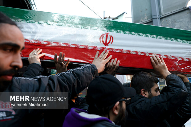 لحظه تحویل سال در میدان انقلاب اسلامی تهران